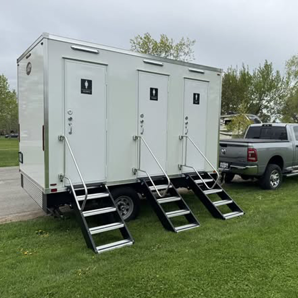 Mobile Toilet Trailer Luxury 3 - مراجعة Outdoor Camping Rentals وسعره