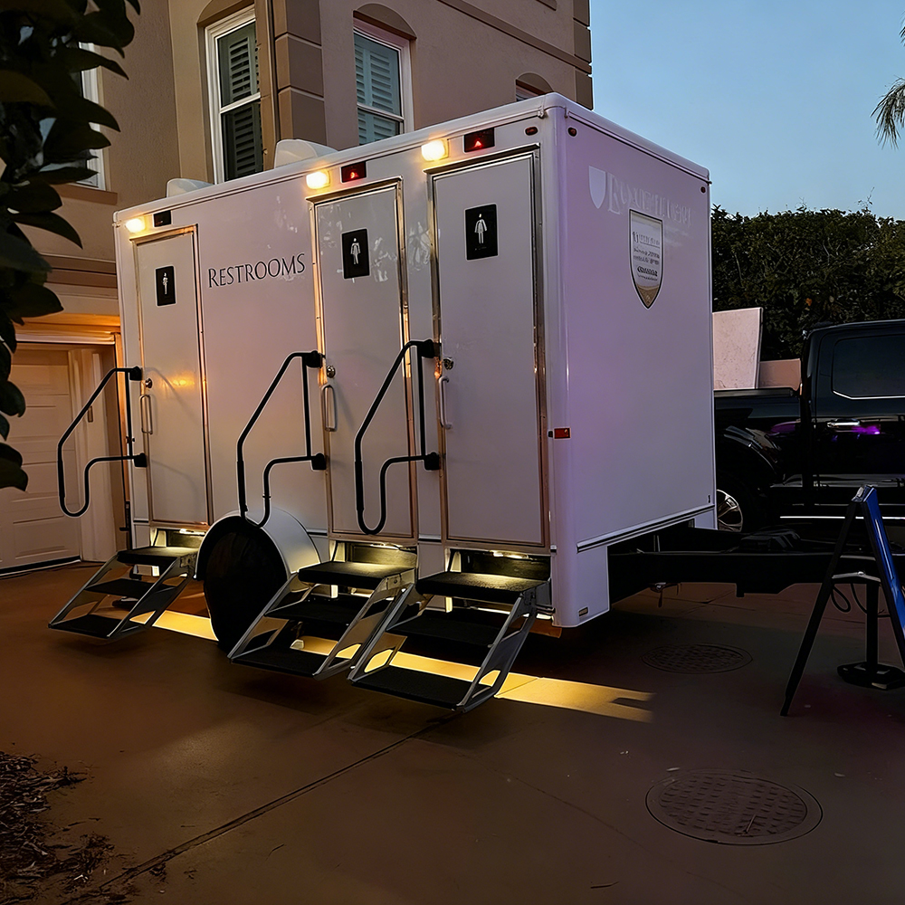 Mobile Toilet Trailer Luxury 3 - مراجعة Outdoor Camping Rentals وسعره